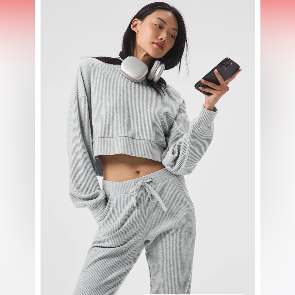 Alo Yoga Muse Gray Ribbed Cropped Sweatshirt